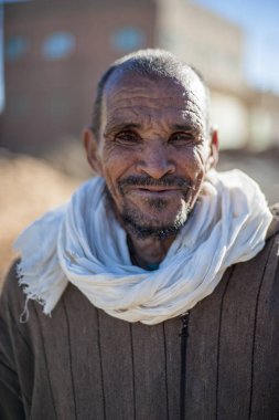 Yaşlı adam Merzouga, Fas, portresi