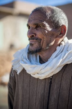 Yaşlı adam Merzouga, Fas, portresi