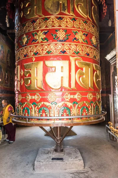 Woman Stands Next Large Prayer Wheel Temple Boudhanath Stupa Kathmandu — Stock Photo, Image