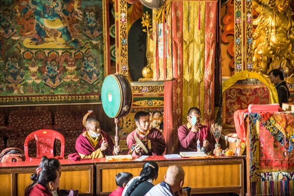 Monks Chanting Monastery Boudhanath Stupa Pashupatinath Kathmandu Nepa — Stock Photo, Image