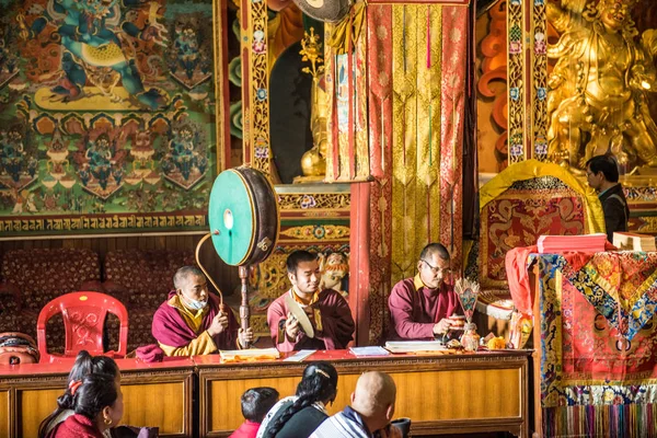 Monks Chanting Monastery Boudhanath Stupa Pashupatinath Kathmandu Nepa — Stock Photo, Image