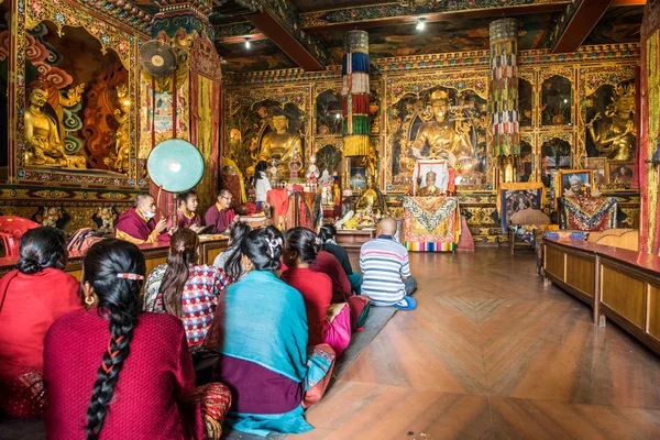 Mnisi Śpiewanie Wewnątrz Klasztoru Boudhanath Stupa Pashupatinath Kathmandu Nepa — Zdjęcie stockowe