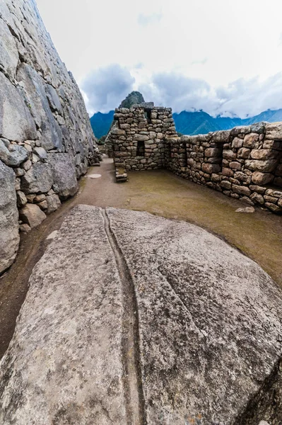 Gebäude Der Verlassenen Zitadelle Von Machu Picchu Auf Einem Bergrücken — Stockfoto