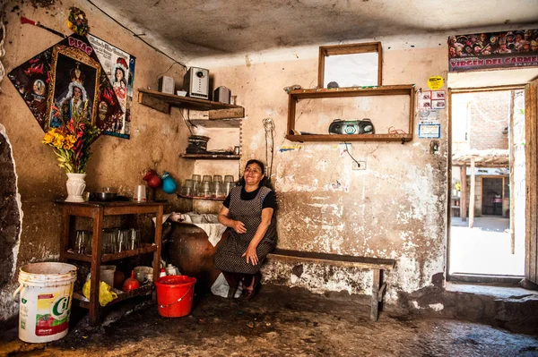 Woman Sitting Chicheria Place Home Unused Room Local People Drinking — Stock Photo, Image