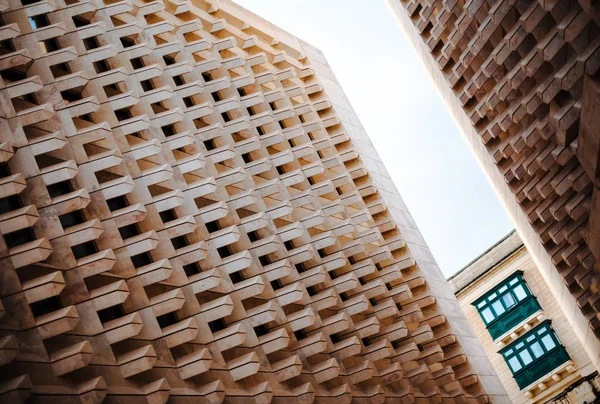 Arka yan camlar Meclis Evi Valletta görünümünü