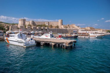 Bozcaada marinası. Ege Denizi 'nin kuzeydoğusunda yer alan bir Türkiye adasıdır. Popüler bir turizm merkezidir. Bozcaada, Türkiye, 15 Eylül 2019