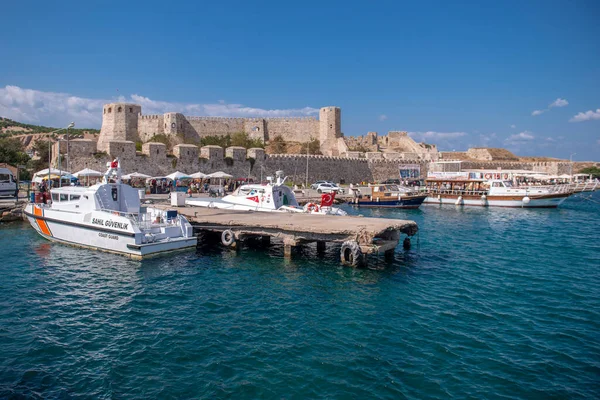 Bozcaada marinası. Ege Denizi 'nin kuzeydoğusunda yer alan bir Türkiye adasıdır. Popüler bir turizm merkezidir. Bozcaada, Türkiye, 15 Eylül 2019