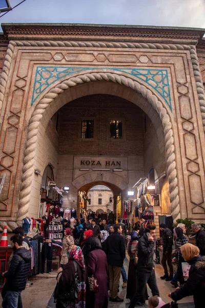 Koza Han Osmanlı zamanında inşa edildi. Şu anda bir pazar olarak kullanılıyor. Bursa, Türkiye, Ocak 14.2017