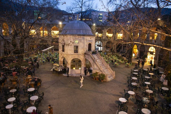 Koza Han Osmanlı zamanında inşa edildi. Şu anda bir pazar olarak kullanılıyor. Bursa, Türkiye, Ocak 14.2017