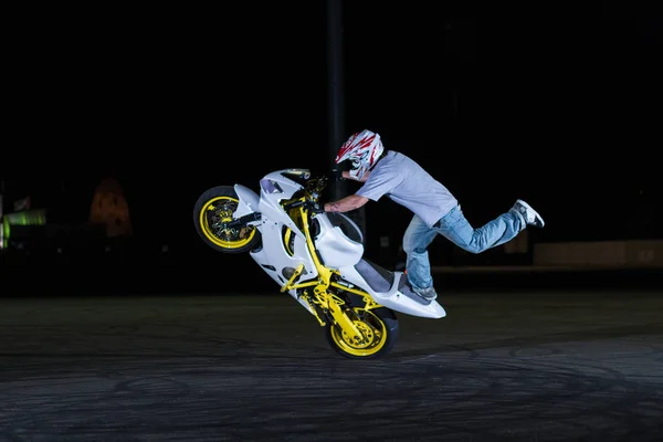 Truque Acrobacias Moto — Fotografia de Stock