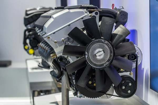 Efsanevi spor motor, yeni, tam montaj gibi görünüyor