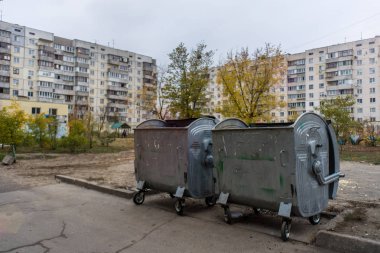 Ukrayna Kiev'ın gettosundaki çöp konteyner
