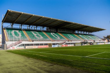 Obolon Arena küçük bir tribün renkli gökyüzü ve zift ile