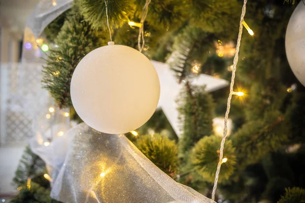 Juguetes Clásicos Árbol Año Nuevo Iluminado Con Luces Led —  Fotos de Stock