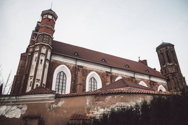 St. Anne's kilise ve Vilnius, Litvanya Bernardine Manastırı. Kış sezonu itibariyle turizm