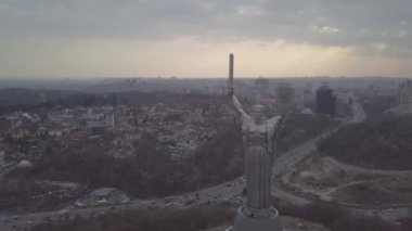Kiev anne vatan Anıtı. Ünlü dönüm noktası, heykel adanmış İkinci Dünya Savaşı ve Zafer Bayramı