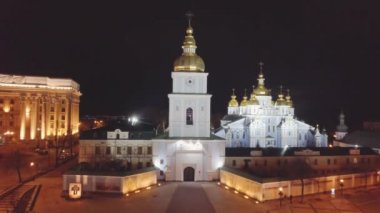 Gece vakti St. Michael'ın Golden-Domed Manastırı. Biri en ünlü Ukrayna dönüm noktası, orhodox Kilisesi