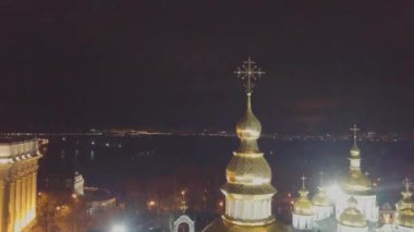 Gece vakti St. Michael'ın Golden-Domed Manastırı. Biri en ünlü Ukrayna dönüm noktası, orhodox Kilisesi
