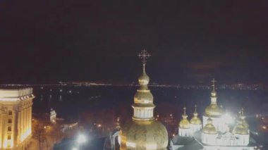 Gece vakti St. Michael'ın Golden-Domed Manastırı. Biri en ünlü Ukrayna dönüm noktası, orhodox Kilisesi