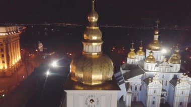 Gece vakti St. Michael'ın Golden-Domed Manastırı. Biri en ünlü Ukrayna dönüm noktası, orhodox Kilisesi