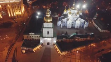 Gece vakti St. Michael'ın Golden-Domed Manastırı. Biri en ünlü Ukrayna dönüm noktası, orhodox Kilisesi