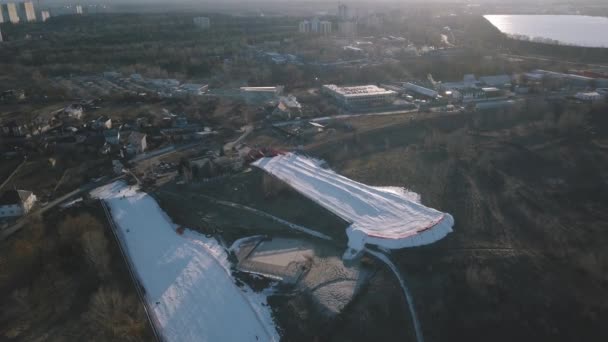 Kayak Merkezi Ile Ağaçlar Beyaz Kar Bir Sürü Küçük Kasaba — Stok video