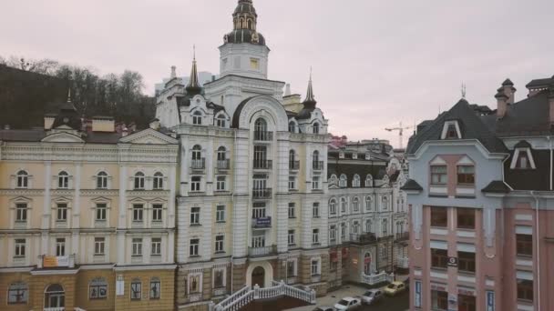 キエフの旧市街 路地や Podil 地区で建築物の空中撮影 — ストック動画