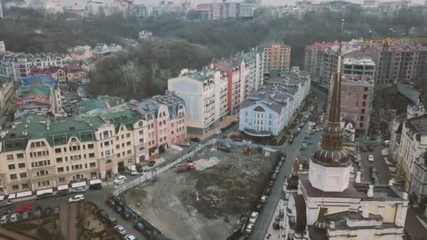 kyiv Altstadt. Luftaufnahmen von Straßen und Architektur im Bezirk Podil