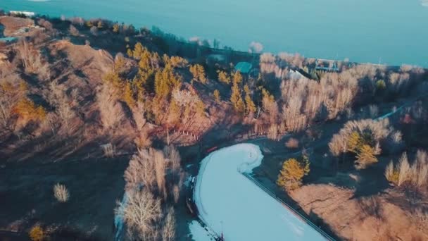 Forêt Printanière Avec Rivière Glacée Sur Fond Coucher Soleil Vyshgorod — Video