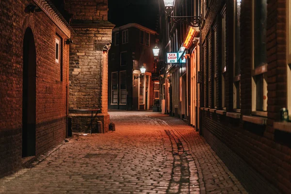 Amsterdam, Hollanda'da kırmızı ışık bölgesi. Udult a'nın başkenti