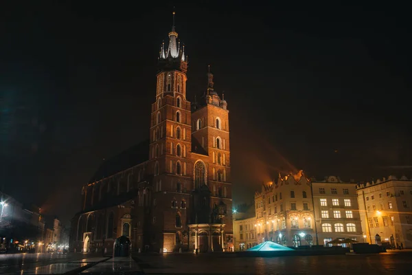 Basílica de Santa María, Cracovia. Tierra polish famosa e importante —  Fotos de Stock