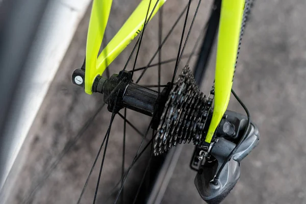 Road bicycle rear wheel hub with multi speed cassette and chain — Stock Photo, Image