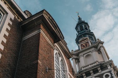 Amsterdam, Hollanda'daki güzel antik katolik kilisesi