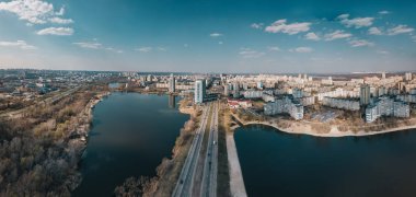 Obolon bölgesinin havadan görünümü, Kiev, Ukrayna. Ro ile iki göl