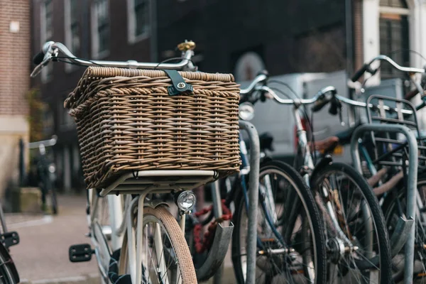 Classic bycicle with basket in Amsterdam, Europe — Stock Photo, Image