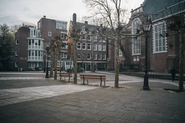 Klassieke Europese architectuur. Stadsgezicht van Amsterdam, Nederland — Stockfoto