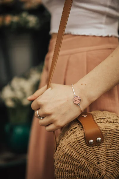 Fashionable Young Blogger Girl Holding Circle Straw Bag Wearing Handmade — Stock Photo, Image