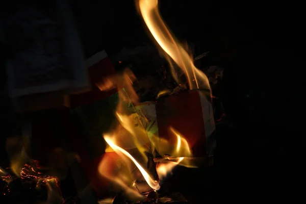 Tet Tatillerinde Gece Ibadet Için Tartarus Para Yakma — Stok fotoğraf