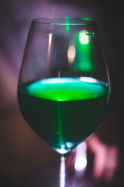 Bicchiere Cocktail Colore Verde — Foto Stock