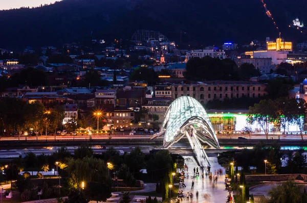 geceleri Tiflis panoramik görünümü