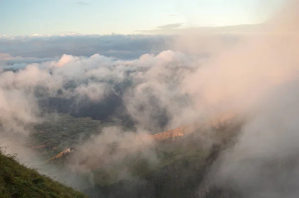 Gün batımında Batur yanardağından manzara