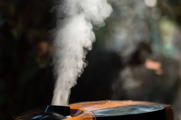 Siyah arka plan üzerine Buhar