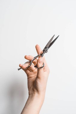 Kuaförlük el izole üzerinde beyaz arka plan makas