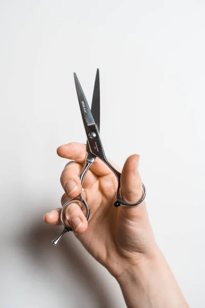 Перукарські Ножиці Руці Ізольовані Білому Тлі — стокове фото