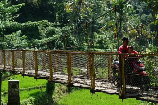 Puente Colgante Todavía Hecho Madera Soporte Hierro Utilizó Para Cruzar — Foto de Stock