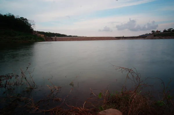 Waduk Adalah Sebuah Danau Buatan Yang Digunakan Sebagai Bendungan Sungai — Stok Foto