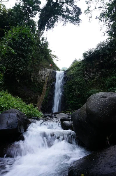 Wodospad Rayap Piękne Miejsce Odwiedzenia Czystą Wodą Pochodzi Źródeł Górskich — Zdjęcie stockowe