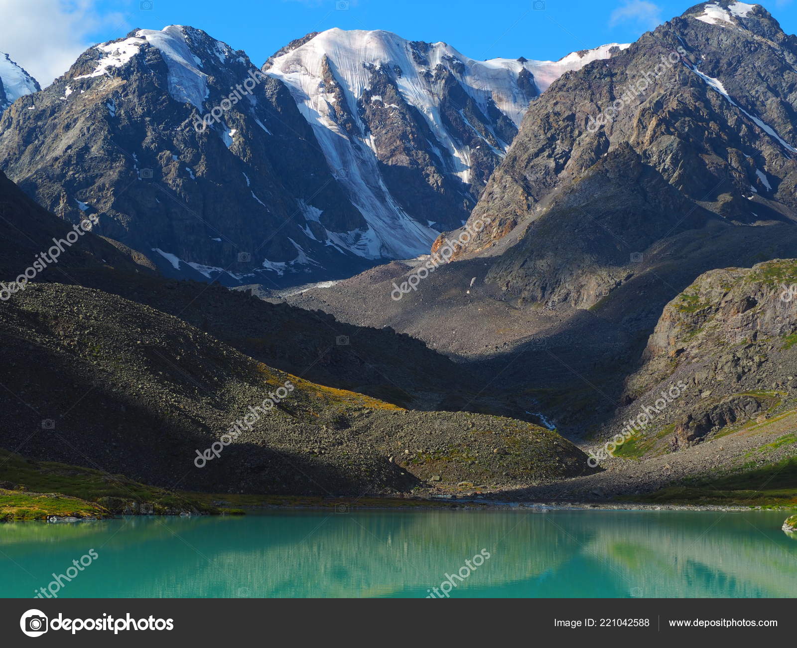 美しい湖と ロシアのアルタイ山脈の景色 ストック写真 C K Partizanov 美しい湖と ロシアのアルタイ山脈の景色 ストック写真 C K Partizanov