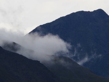 ağır sis, Rusya ile Altay dağlarının manzarası 
