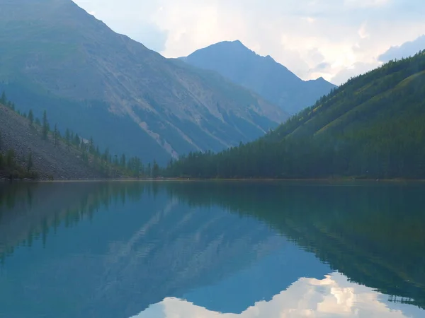 Живописный Вид Озеро Горах Алтая Россия — стоковое фото